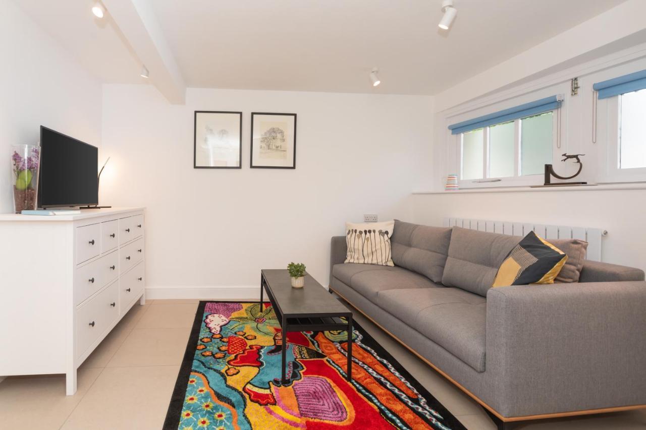 The Blue Door Apartment Bath Bagian luar foto