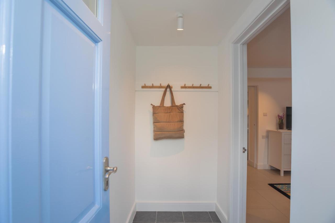 The Blue Door Apartment Bath Bagian luar foto