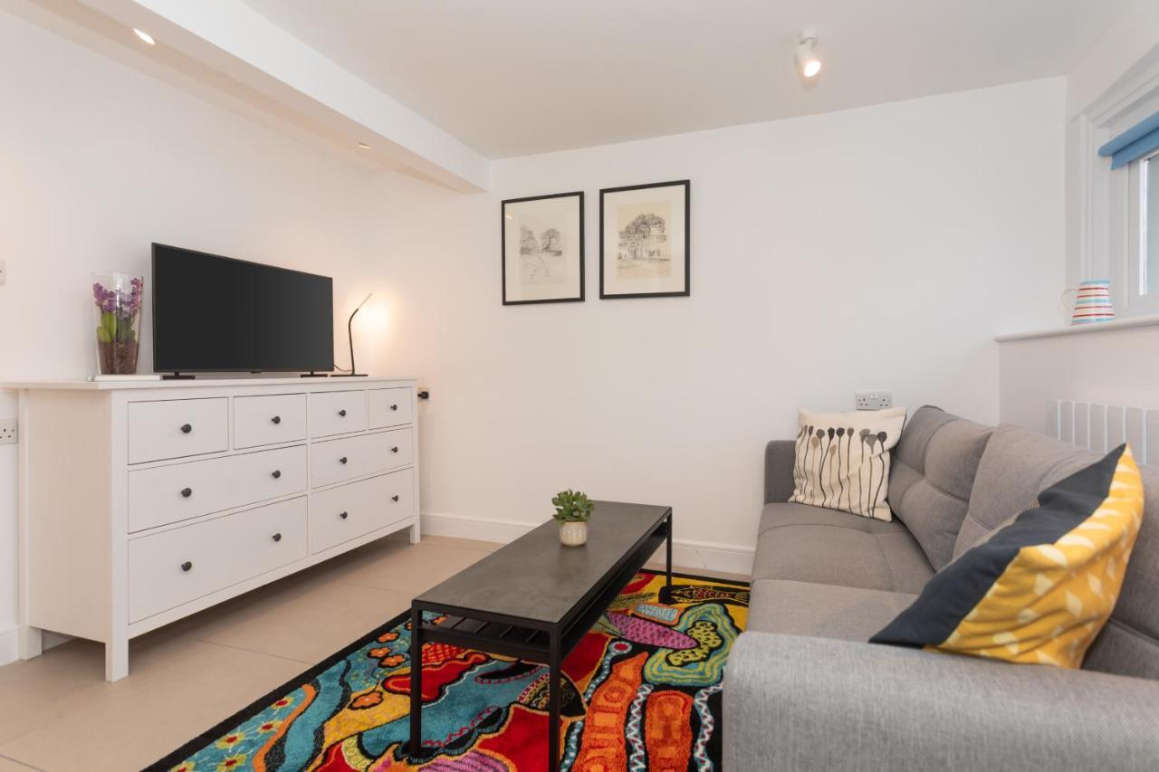 The Blue Door Apartment Bath Bagian luar foto