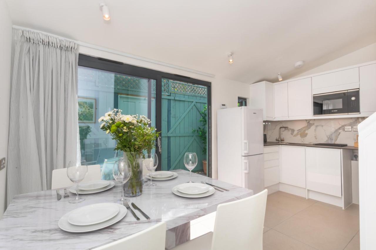 The Blue Door Apartment Bath Bagian luar foto
