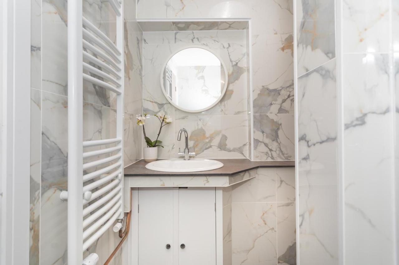 The Blue Door Apartment Bath Bagian luar foto