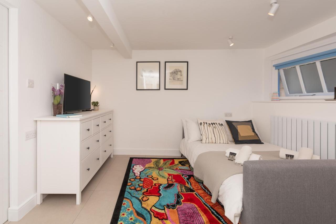 The Blue Door Apartment Bath Bagian luar foto