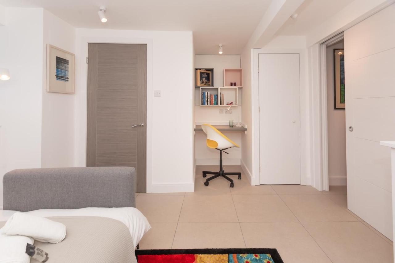 The Blue Door Apartment Bath Bagian luar foto
